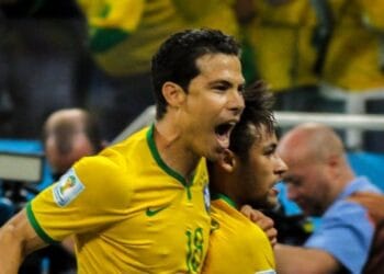 “Sempre quis agradar a Deus e ter as experiências dos profetas”, diz ex-jogador Hernanes