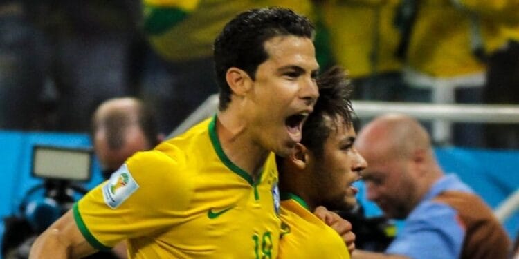 “Sempre quis agradar a Deus e ter as experiências dos profetas”, diz ex-jogador Hernanes