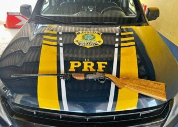 Em Pimenta Bueno, PRF apreende arma de fogo e diversas munições
