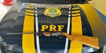 Em Pimenta Bueno, PRF apreende arma de fogo e diversas munições
