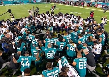 Perseguição: grupo quer impedir que atletas cristãos façam oração antes dos jogos