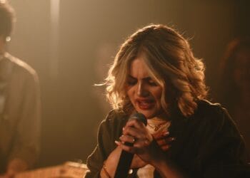 LANÇAMENTOS 2023“Santo é o Senhor”, canção de Pâmela Queiroz – Pura adoração ao grande Eu Sou