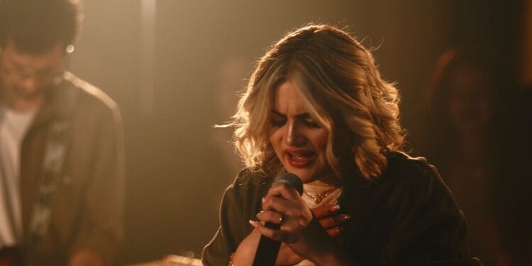 LANÇAMENTOS 2023“Santo é o Senhor”, canção de Pâmela Queiroz – Pura adoração ao grande Eu Sou