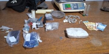 BOCA FECHADA: Denarc recebe denúncia e prende trio com drogas em distrito de Porto Velho