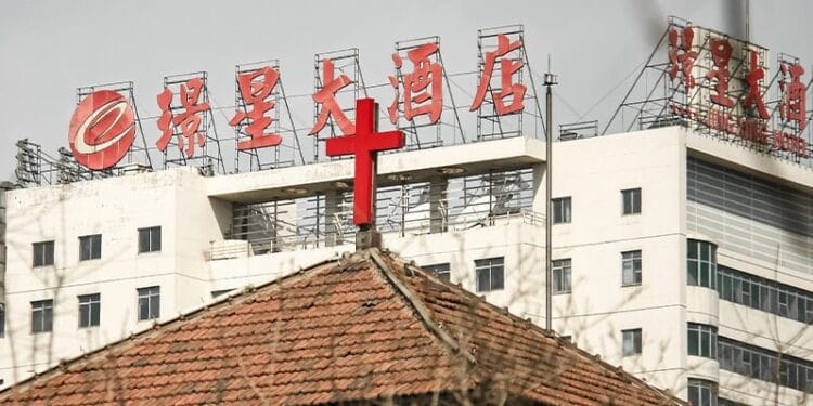 China: igrejas devem exibir slogan “Ame o Partido Comunista” na fachada, diz governo