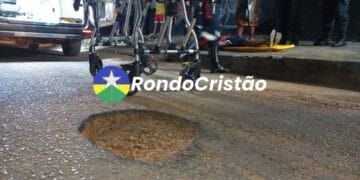 Criança sofre fratura no braço após cair de bike por causa de buraco na rua