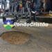 Criança sofre fratura no braço após cair de bike por causa de buraco na rua