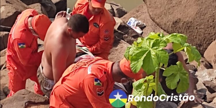 Pescador fica com as pernas presas em pedras durante pescaria no Rio Madeira