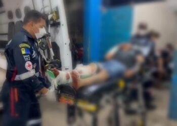 Homem é baleado no joelho e antebraço na frente de casa, em Porto Velho