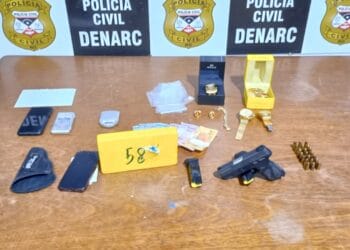 Ex-presidiário que luxava com carrão e relógios caros é preso com 1kg de cocaína e pistola