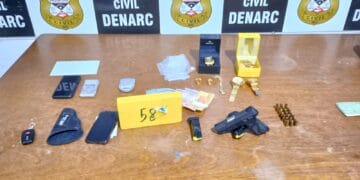 Ex-presidiário que luxava com carrão e relógios caros é preso com 1kg de cocaína e pistola