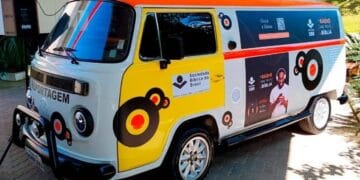 Kombi da Sociedade Bíblica roda pelo Brasil e grava versículos com 31 mil vozes