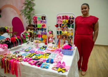 Integrantes do Projeto Feira da Mulher Empreendedora participam de evento no Sebrae