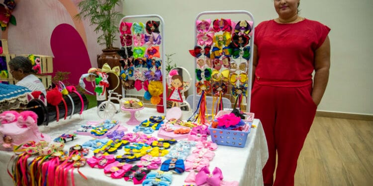 Integrantes do Projeto Feira da Mulher Empreendedora participam de evento no Sebrae