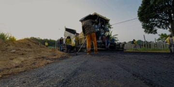 MISSÃO CUMPRIDA: Prefeito acompanha conclusão das obras de drenagem e pavimentação no bairro Nova Esperança