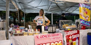 Empreendedorismo – A feira promovida pela Prefeitura aos finais de semana destaca o artesanato e a gastronomia regional