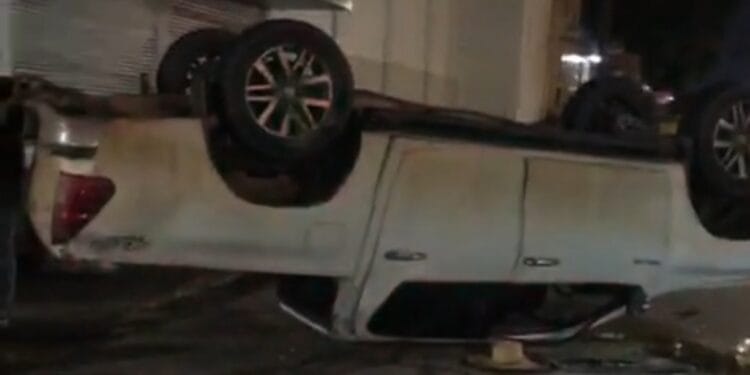 Hilux capota em acidente com HB20 na 7 de Setembro em Porto Velho