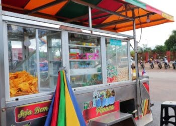 Prazo para cadastrar interessados em vender comidas e bebidas durante o Natal Porto Luz termina na terça (14)