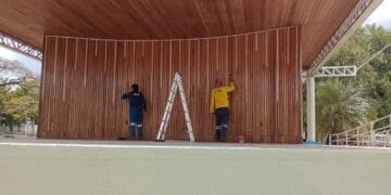 A Prefeitura está mobilizando uma “força-tarefa” para organizar a Praça Aluísio Ferreira em preparação para as festividades de fim de ano