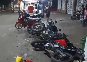 Idosa com suspeita de embriaguez colide com três motocicletas em frente ao Porto Velho Shopping
