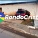 Carro invade residência e quase atropela mãe e filhas que dormiam no quarto