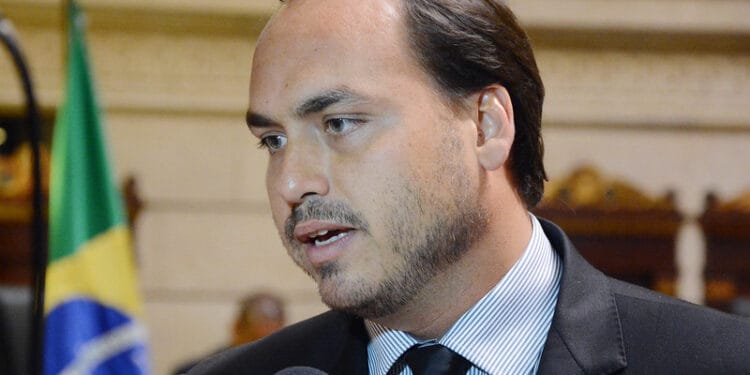 Carlos Bolsonaro é alvo de operação da Polícia Federal que investiga suas atividades dentro da Agência Brasileira de Inteligência