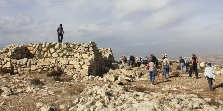 Altar de Josué, no monte Ebal, é parcialmente destruído por palestinos, o local é considerado sagrado por Judeus e Cristãos