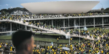 A Polícia Federal conduziu uma nova etapa da Operação ‘Lesa Pátria’ nesta segunda-feira (8), com o objetivo de investigar os atos antidemocráticos que ocorreram em 8 de janeiro do ano passado