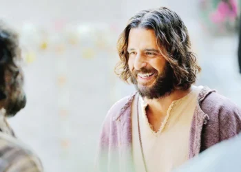 “Sou uma pessoa”: ator Jonathan Roumie compartilha desafios de interpretar em ‘The Chosen’