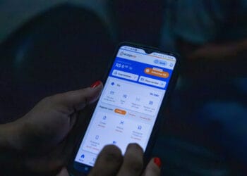 Mais de 400 mil downloads já foram realizados do aplicativo que possibilita a recarga online do Comcard; saiba como utilizar.