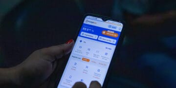 Mais de 400 mil downloads já foram realizados do aplicativo que possibilita a recarga online do Comcard; saiba como utilizar.