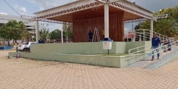 Praça Aluízio Ferreira, que passou por reforma recentemente, foi alvo de furto de fios e lâmpadas