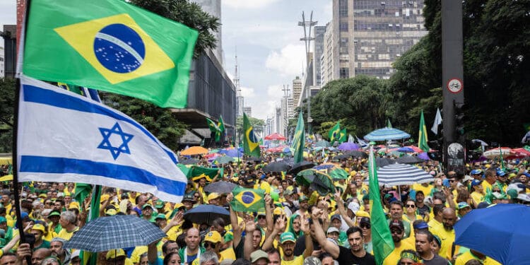 Ministro das Relações Exteriores de Israel expressa gratidão pelo apoio dos brasileiros durante manifestação na Avenida Paulista