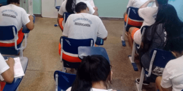 Unidades prisionais do Estado estão oferecendo cursos profissionalizantes de maquiagem e secretariado como meio de ressocialização