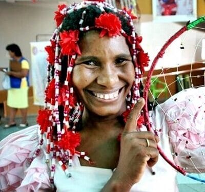 Bailarina da Praça grava vídeo pedindo orações e apoio financeiro antes de sua cirurgia, que ocorrerá amanhã (21)