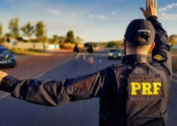 PRF inicia operação ‘Semana Santa’ com foco no risco do uso de celular ao volante em RO