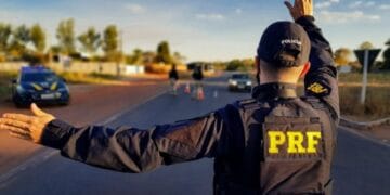 PRF inicia operação ‘Semana Santa’ com foco no risco do uso de celular ao volante em RO