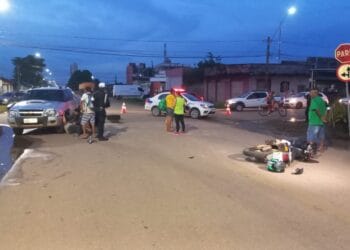 Motociclista fica gravemente ferido em acidente com caminhonete na Capital