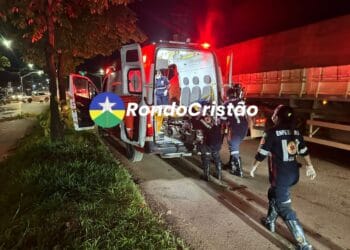 Atropelamento deixa dois feridos graves na Avenida Guaporé