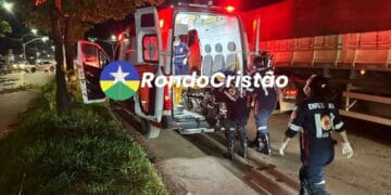 Atropelamento deixa dois feridos graves na Avenida Guaporé