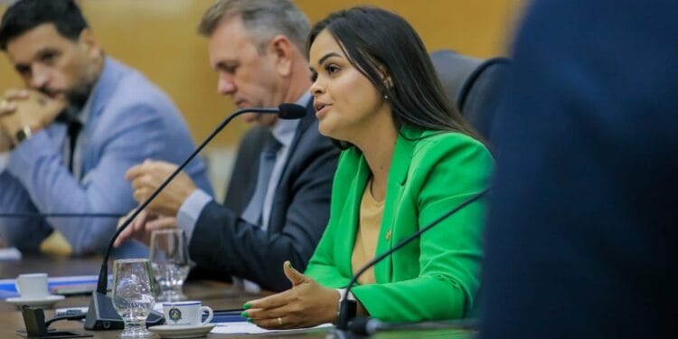 Dra. Taíssa propõe a distribuição gratuita de uniformes para os alunos da rede estadual que estão registrados no Cadastro Único