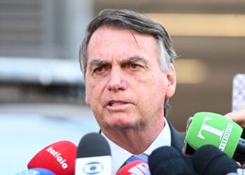 Defesa diz ao STF que Bolsonaro não temia ser preso ao visitar embaixada húngara