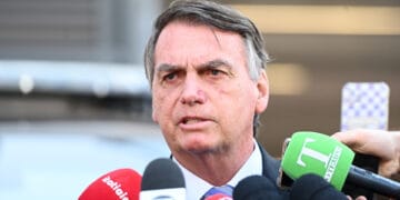 Defesa diz ao STF que Bolsonaro não temia ser preso ao visitar embaixada húngara