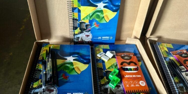 Kits de material escolar são entregues para escolas da Rede Estadual pelo Governo RO