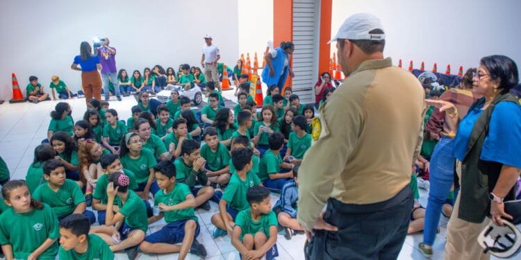 Prefeitura realiza ação educativa de trânsito para alunos da Escola Santa Marcelina