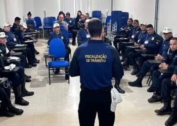 Agentes de trânsito são capacitados para o manuseio de arma não letal