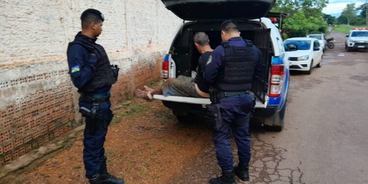 Suspeito de tentar invadir residência é preso ao cair de telhado