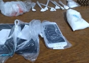 Denarc prende trio com drogas em lava jato usado como boca de fumo