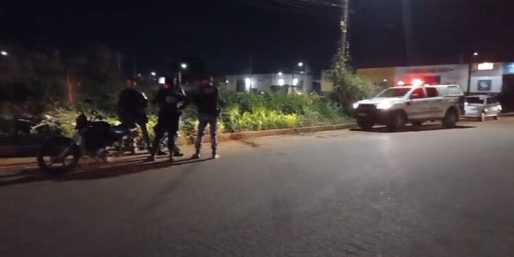 Perseguição e tiroteio terminam com a prisão de dois homens na zona sul