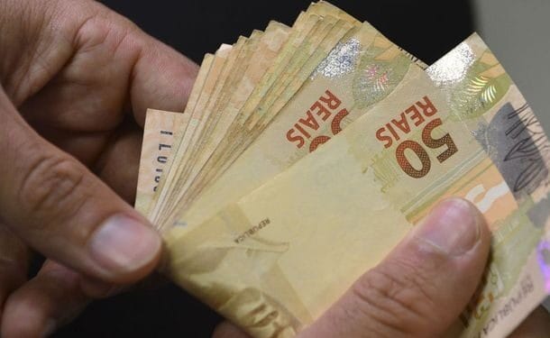 Governo propõe salário mínimo de R$ 1.502 em 2025